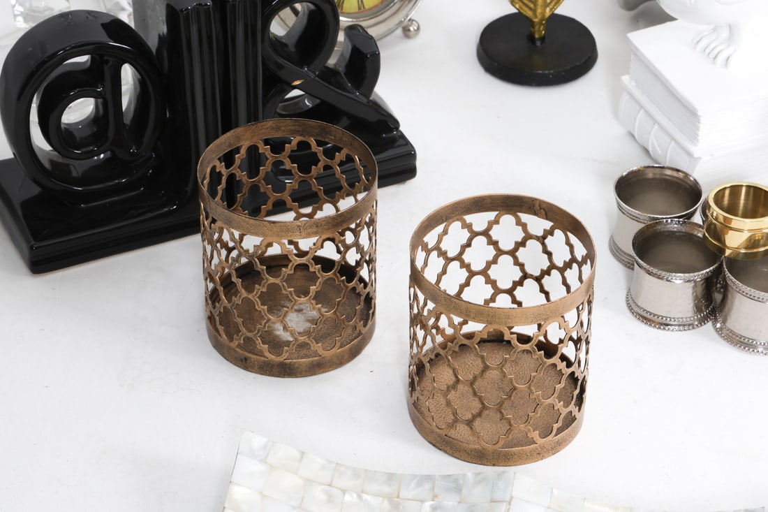 CONTEMPORARY ECLECTIC DECORATIVE GROUPING - 8