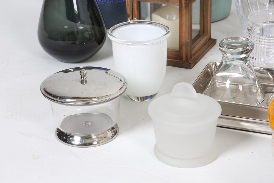 CONTEMPORARY DECORATIVE GROUPING - 4