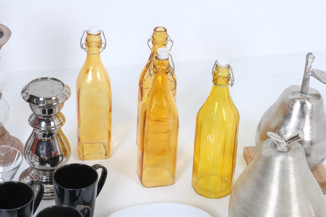 CONTEMPORARY DECORATIVE GROUPING - 6