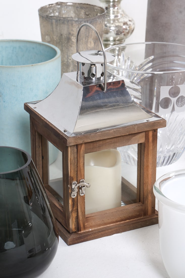 CONTEMPORARY DECORATIVE GROUPING - 7