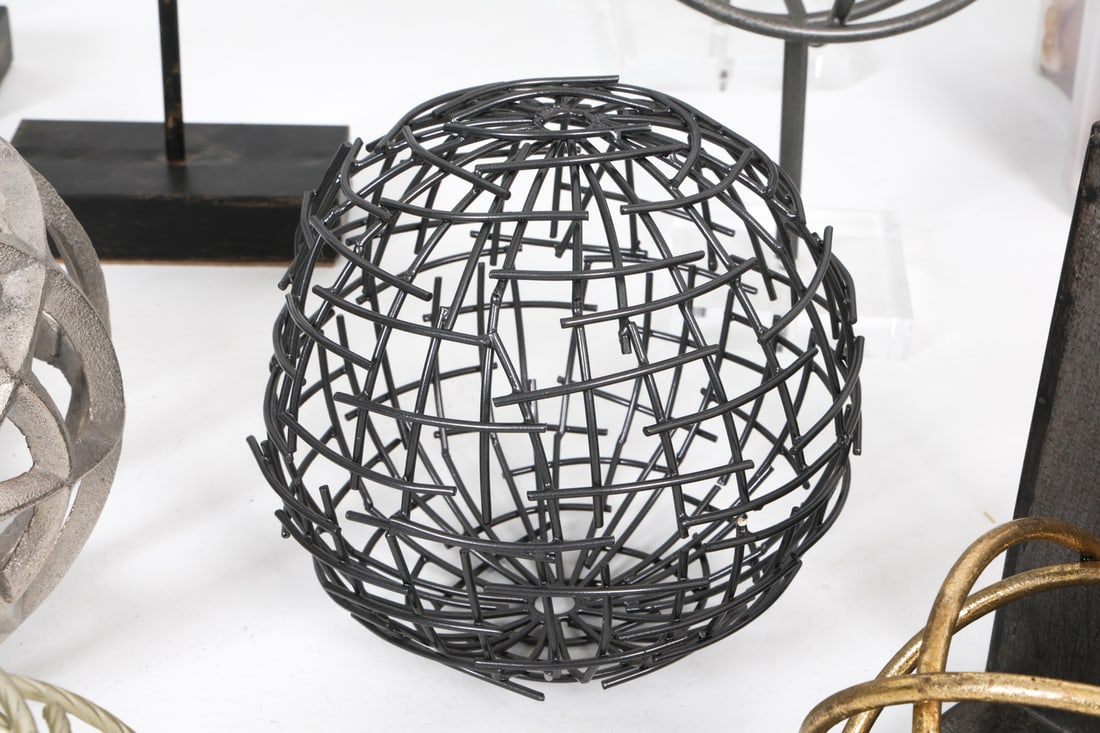 CONTEMPORARY SPHERICAL DECORATIVE GROUPING - 12