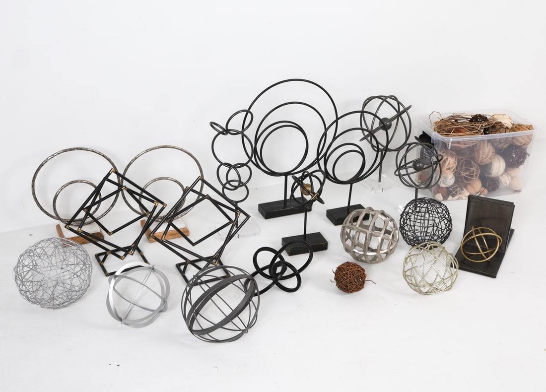 CONTEMPORARY SPHERICAL DECORATIVE GROUPING - 2