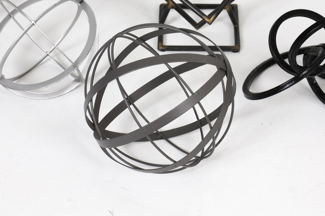 CONTEMPORARY SPHERICAL DECORATIVE GROUPING - 3