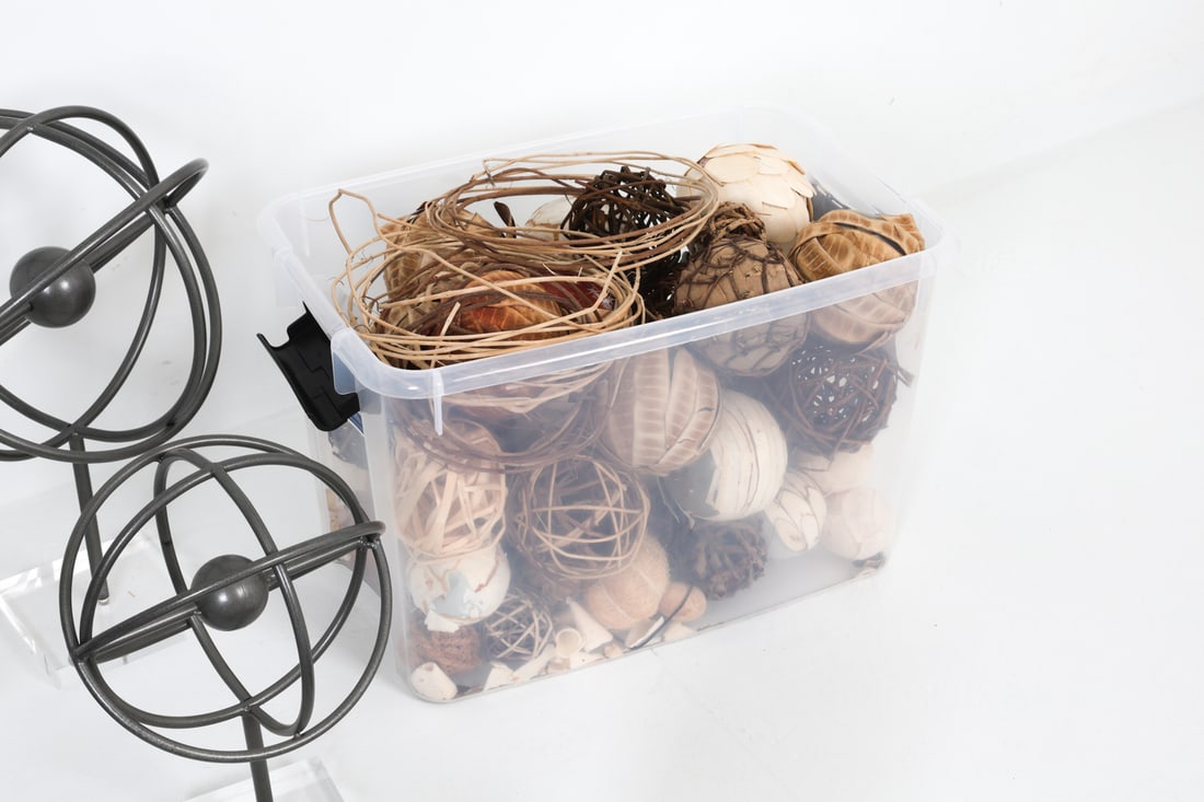 CONTEMPORARY SPHERICAL DECORATIVE GROUPING - 8