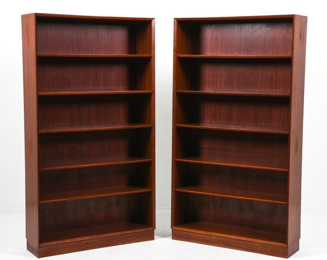 PAIR OF HUNDEVAD DANISH ROSEWOOD BOOKCASES 1960S (1 of 7)