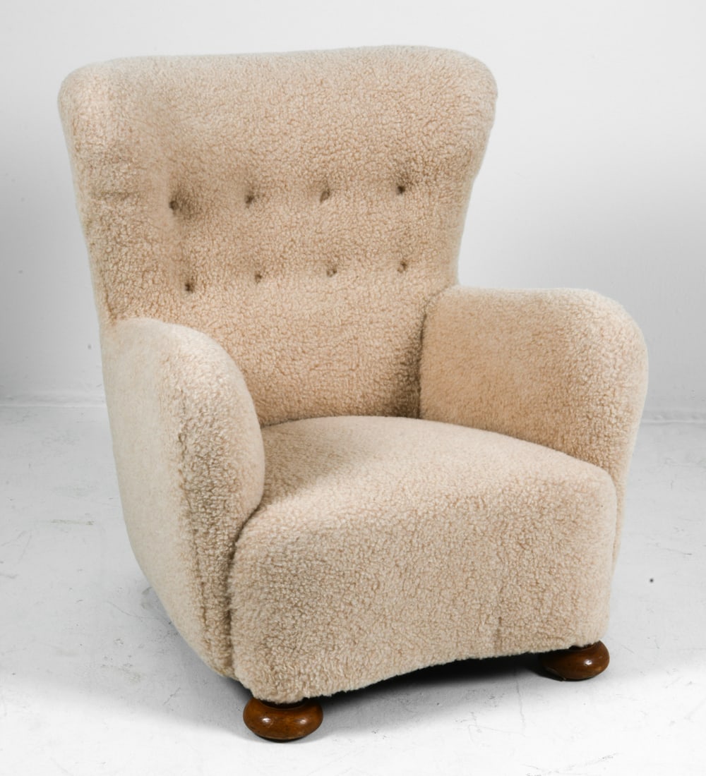 FLEMMING LASSEN STYLE LAMBS WOOL LOUNGE CHAIR: Wingback lounge chair in lambs wool upholstery. Round oak feet. Denmark, circa 1930s. Dimensions: H 35" x W 29" x D 32" x SH 14". Condition: Minor scratches and dings to feet, wear consistent with age
