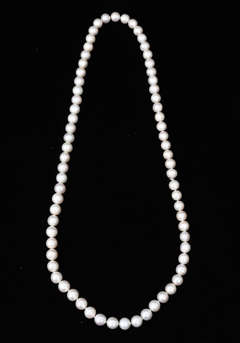 MIKIMOTO PEARL NECKLACE: 30" strand Mikimoto necklace consisting of (70) white pearls with overtones of silver and slight rose. Individually knotted between each pearl. Housed in Mikimoto presentation case. Dimensions: