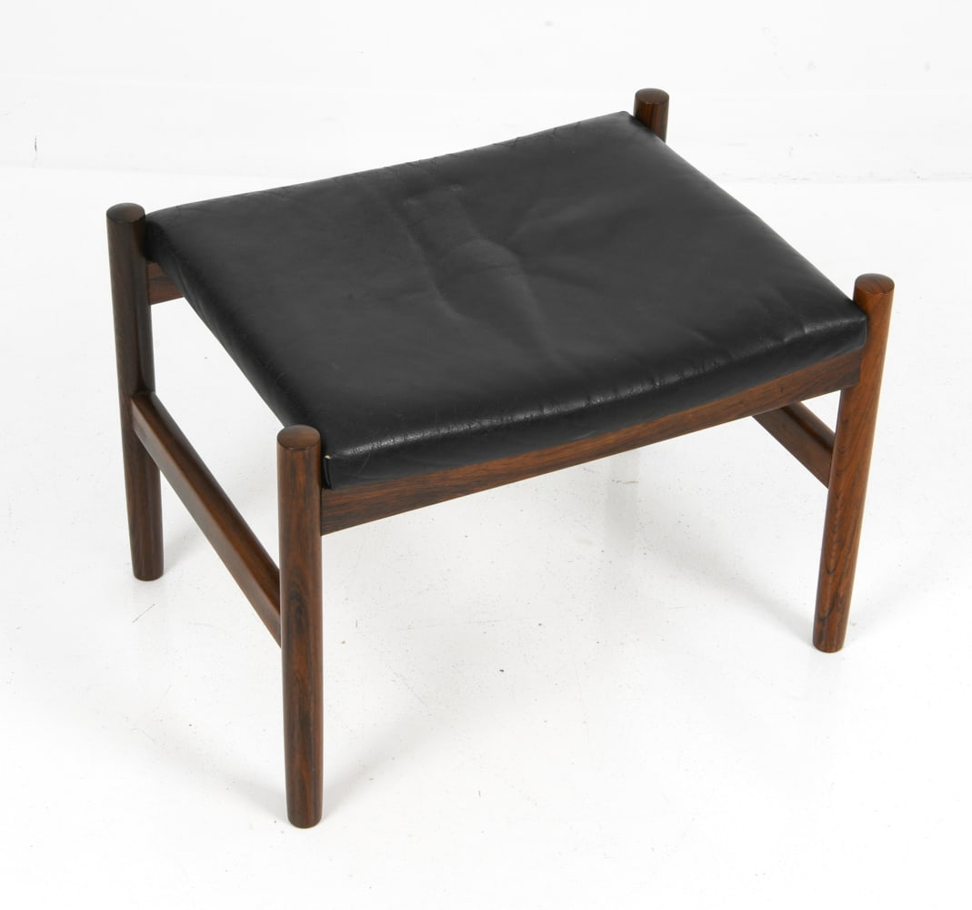 HUGO FRANDSEN FOR SPOTTRUP DANISH ROSEWOOD OTTOMAN: Rosewood frame and black leather upholstery. Danish manufacturing labeled underneath on frame. Denmark, circa 1960's Dimensions: H 15" x W 20.5" x D 15" Condition: Wear consistent with age and use inc