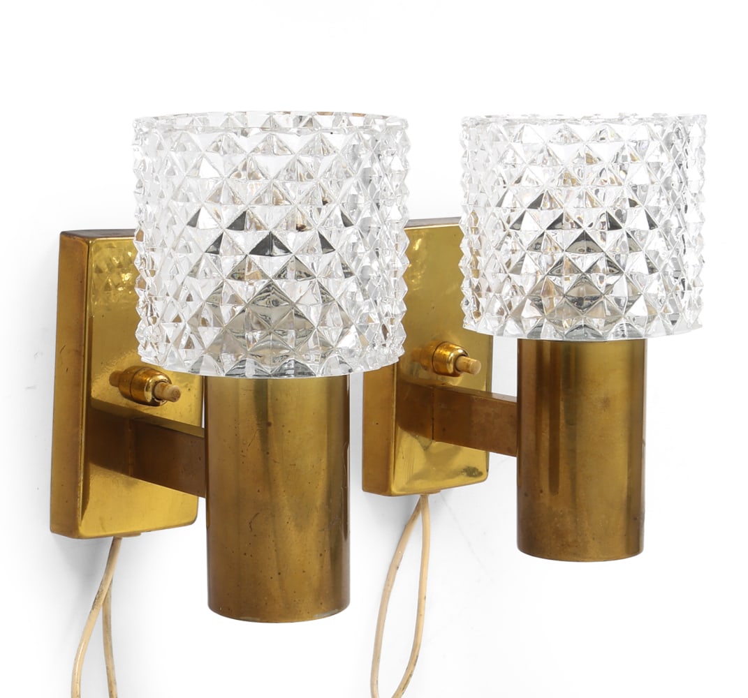 PAIR ATTR. CARL FAGERLUND GLASS WALL SCONCES 1960S: Danish wall lights with textured glass shade and brass fixture. Denmark, circa 1960s. Dimension: H 6" x W 3.25" x D 5" Condition: Not tested,Wear consistent with age and use.