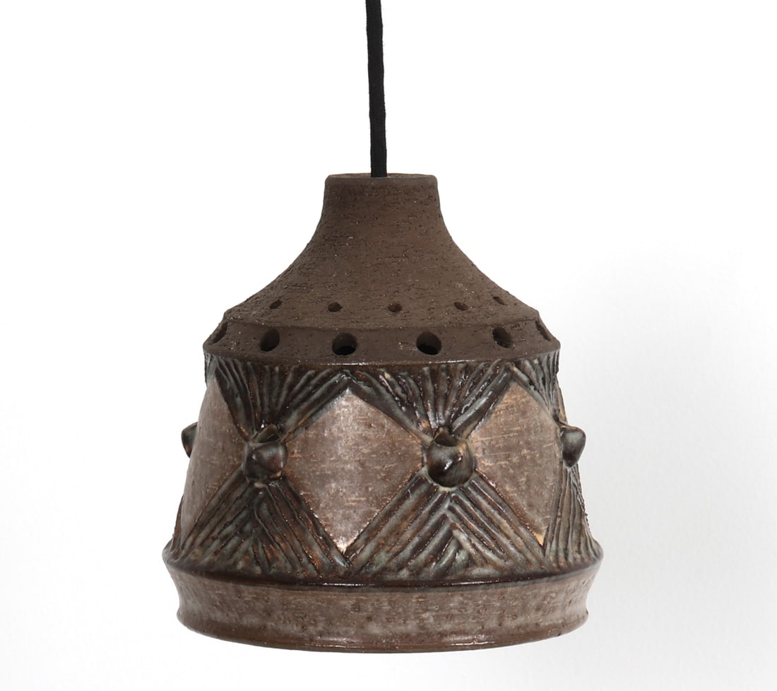 CHRIS HASLEV FOR JETI CERAMIC PANDENT LAMP 1970S: Stoneware ceramic lamp with textured shade in diamond shape motifs. Marked inside the shade. Denmark, circa 1970s. Dimensions: H 7" x Dia. 6.5" Condition: Not tested, Wear consistent with age and use.