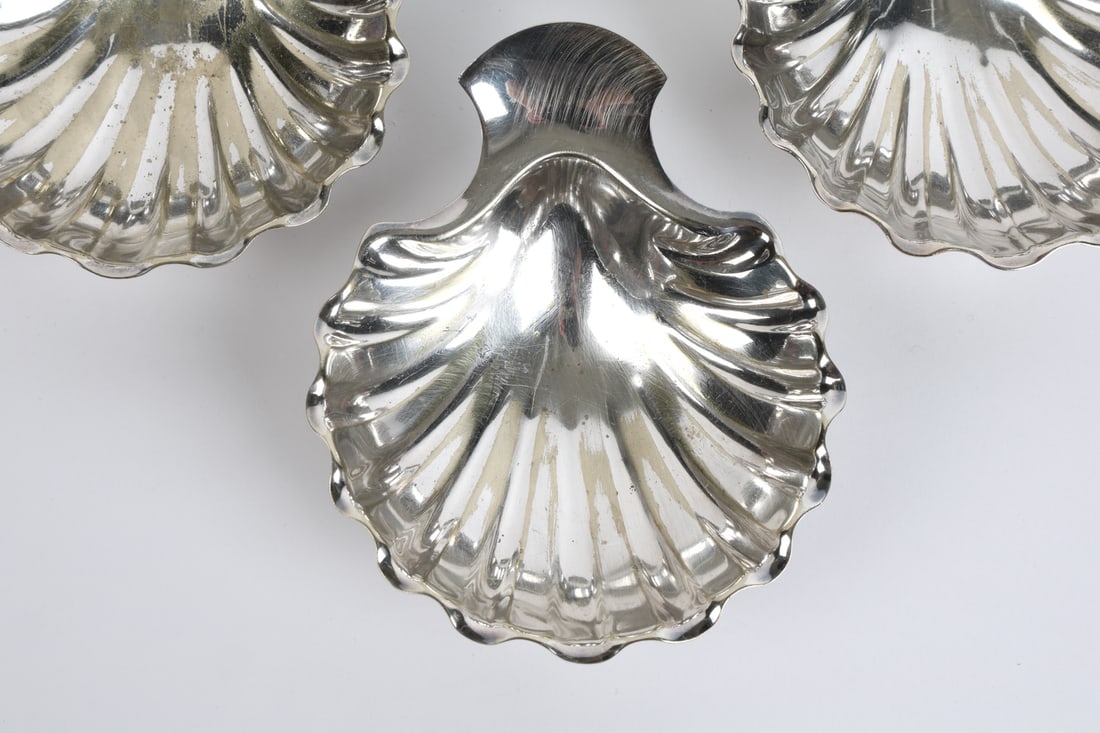 SILVER PLATE SHELL DISH GROUPING - 5