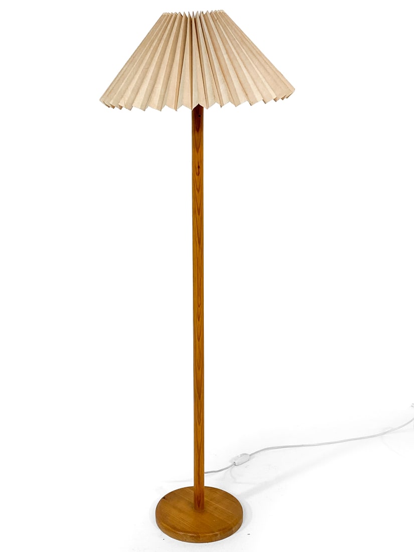 SCANDINAVIAN PINE FLOOR LAMP C. 1970S: Pine floor lamp with pleated shade. Circa 1970s. Dimensions: H 53" x Dia. 18". Condition: Minor scuffs/losses to base. Shade has signs of aging. No major signs of losses. Wear consistent with age and