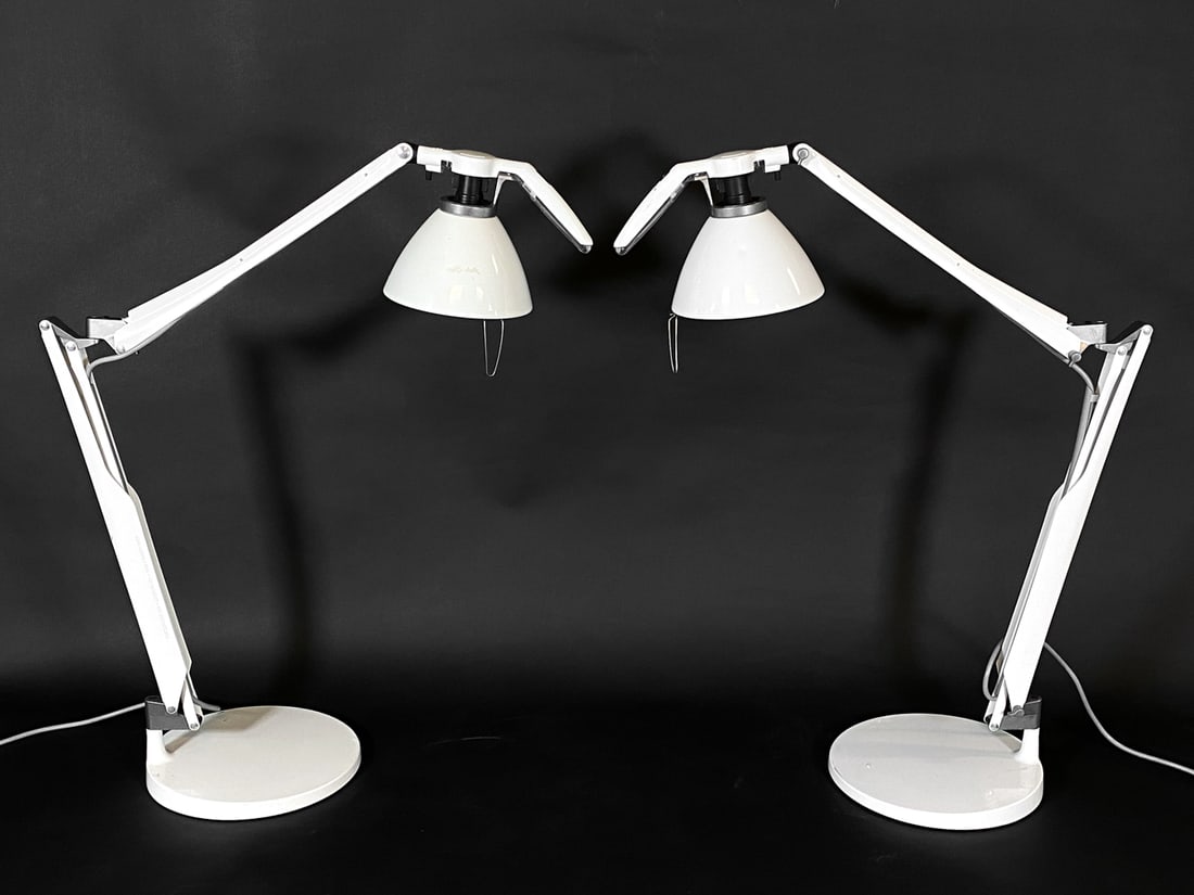 PAIR OF ITALIAN FORTEBRACCIO LUCEPLAN TABLE LAMPS: Fortebraccio D33 model desk lamp designed by Alberto Meda and Paolo Rizzato for Luceplan. Steel in white finish. Adjustable heads. Marked to arm and inside shade. Italy, contemporary. Dimensions: H 17