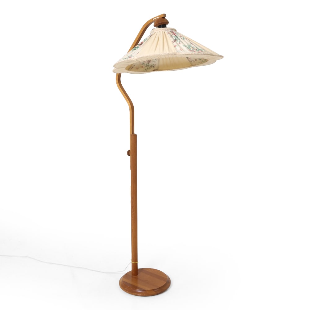 MARKSLOJD SWEDISH PINE FLOOR LAMP C. 1960S (1 of 1)