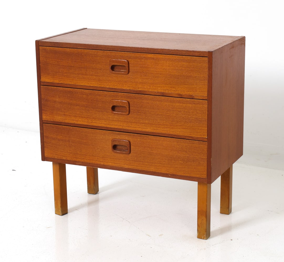 MID-CENTURY SWEDISH TEAK CHEST OF DRAWERS C. 1960S (1 of 14)