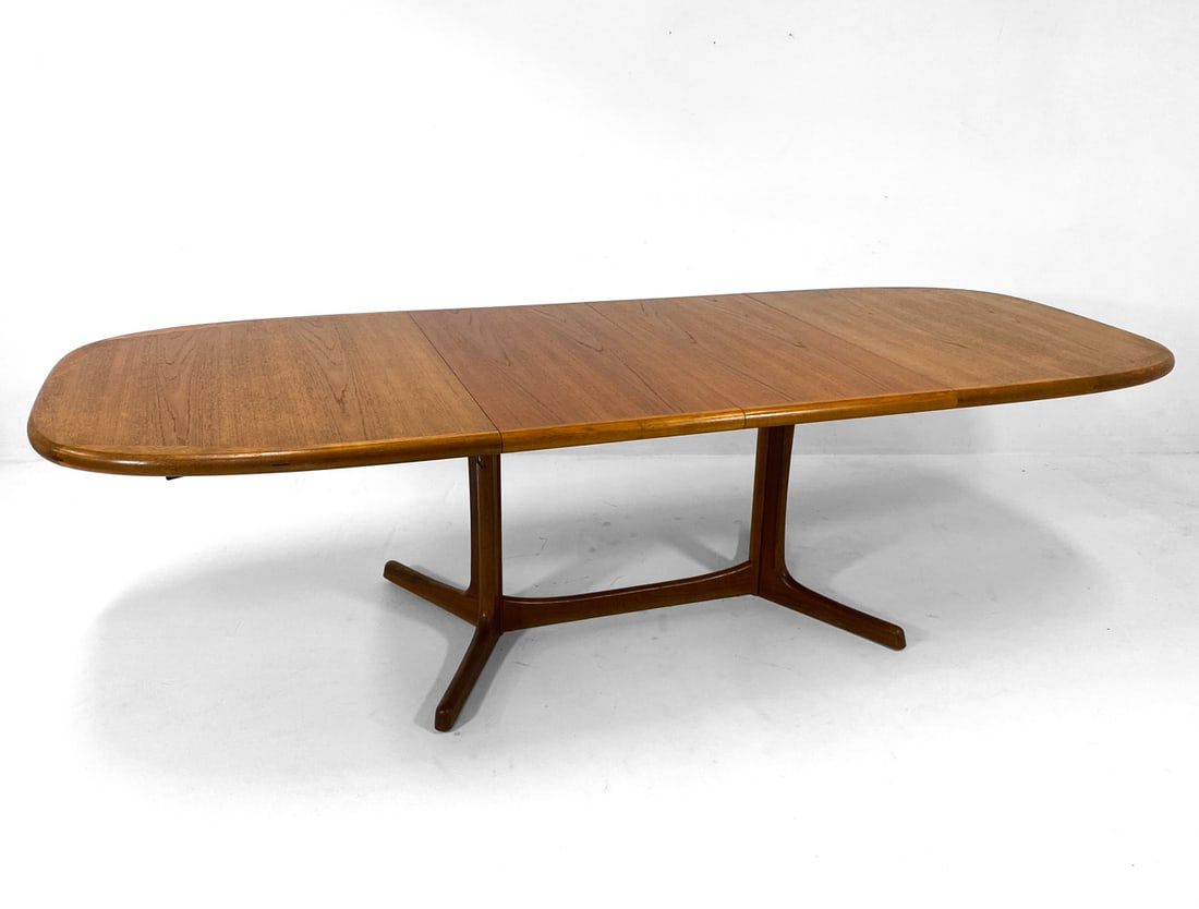 DRYLUND DANISH TEAK EXPANDING DINING TABLE (1 of 18)