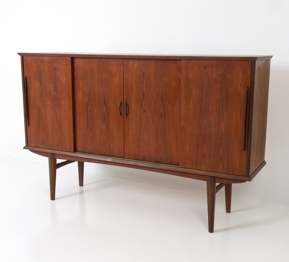 OMANN JUN STYLE DANISH TEAK SIDEBOARD C. 1960S (1 of 20)