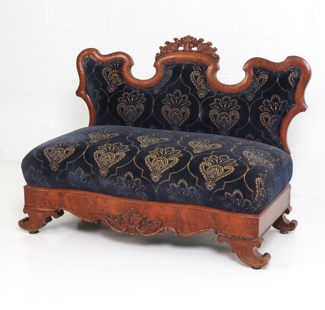 ANTIQUE VICTORIAN MAHOGANY SETTEE (1 of 19)