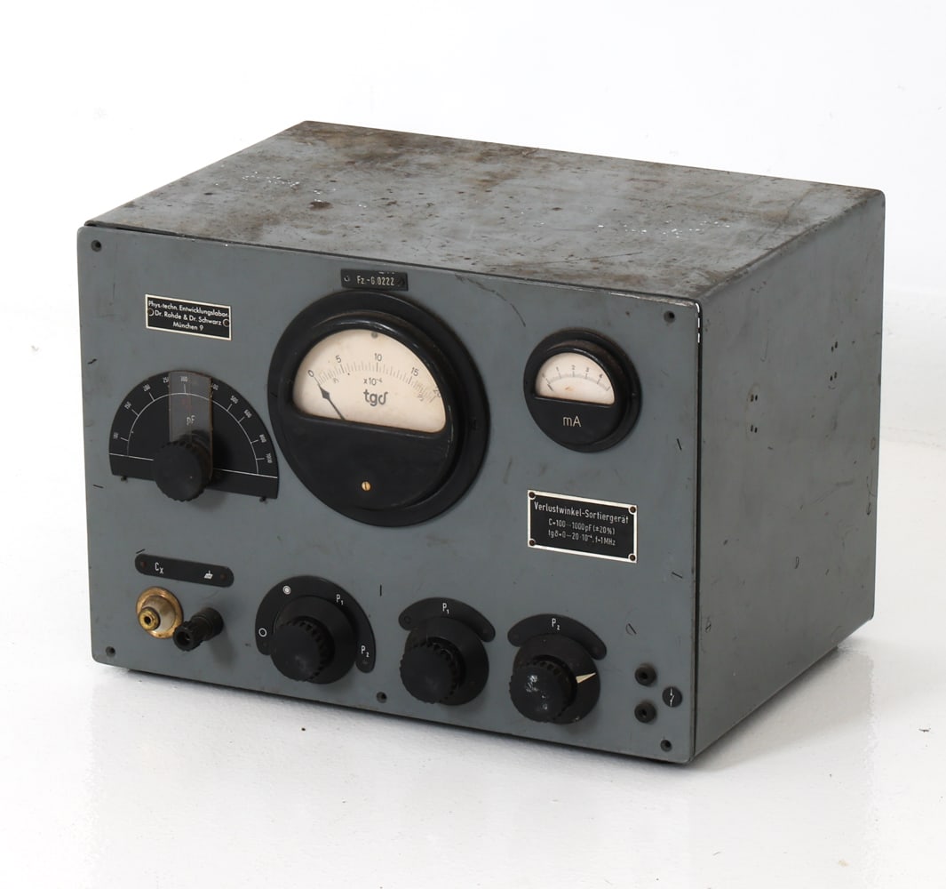 ROHDE & SCHWARZ GERMAN WWII ERA RADIO TRANSMITTER (1 of 18)