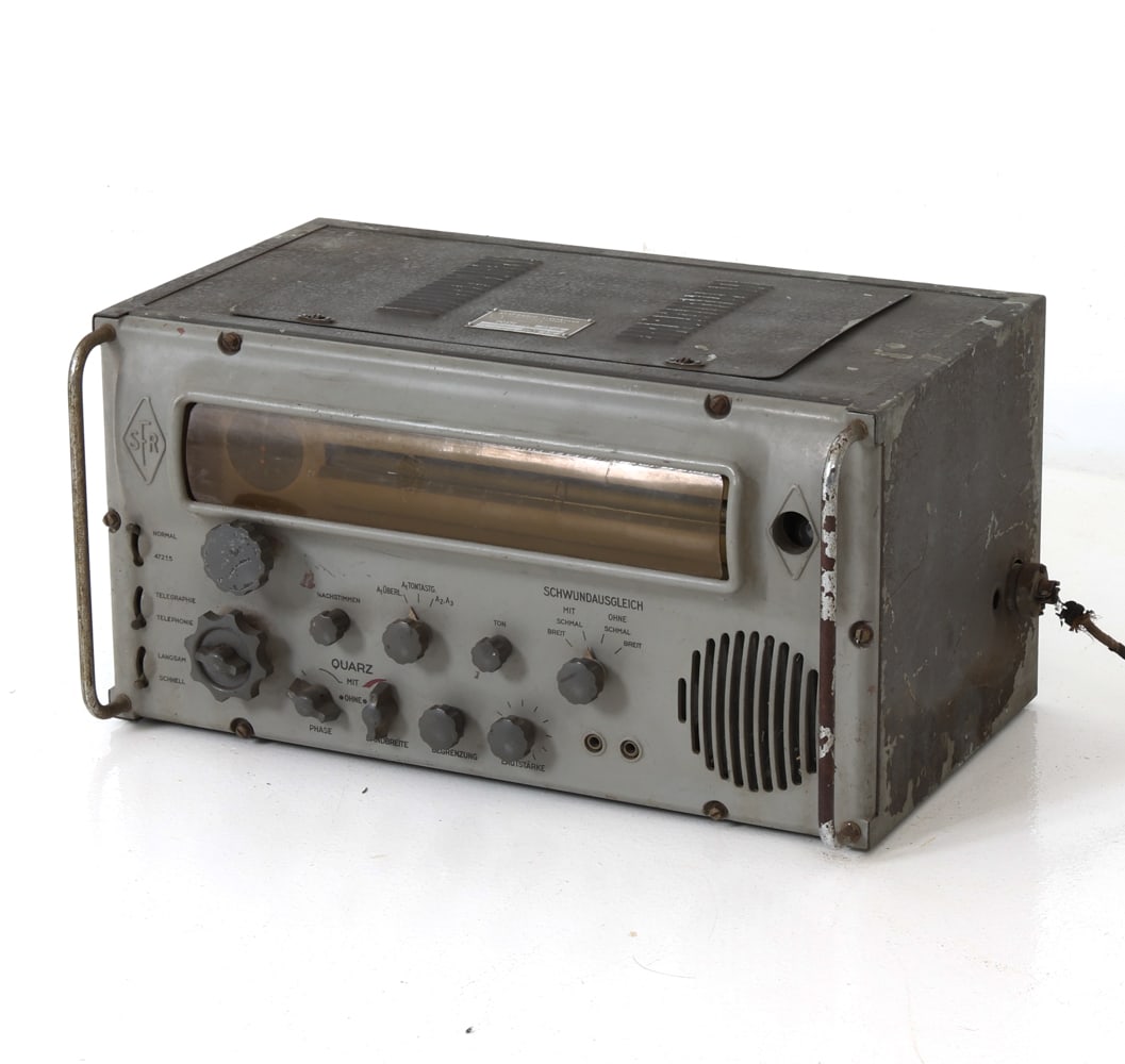 SFR-RU 93 VINTAGE MILITARY-GRADE RADIO RECEIVER: This is a collectible military-garde shortwave communications receiver from post-war era. It features manual turning controls for frequency adjustment & specialized settings for different radio modes.