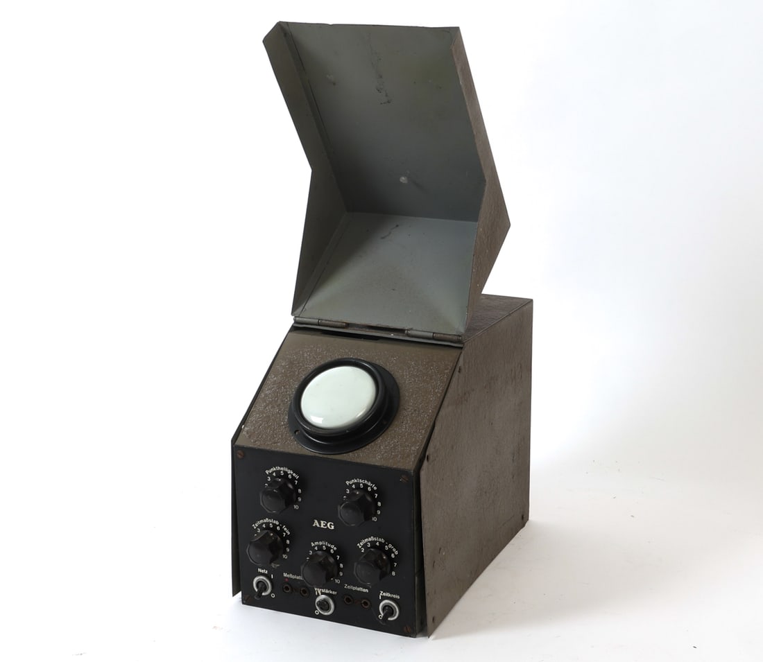 VINTAGE AEG OSCILLOSCOPE (1 of 13)