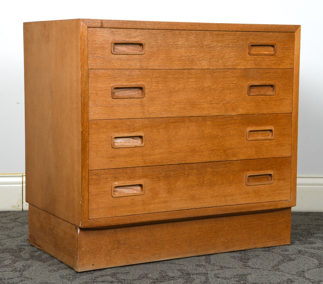 POUL HUNDEVAD DANISH OAK CHEST OF DRAWERS (1 of 14)