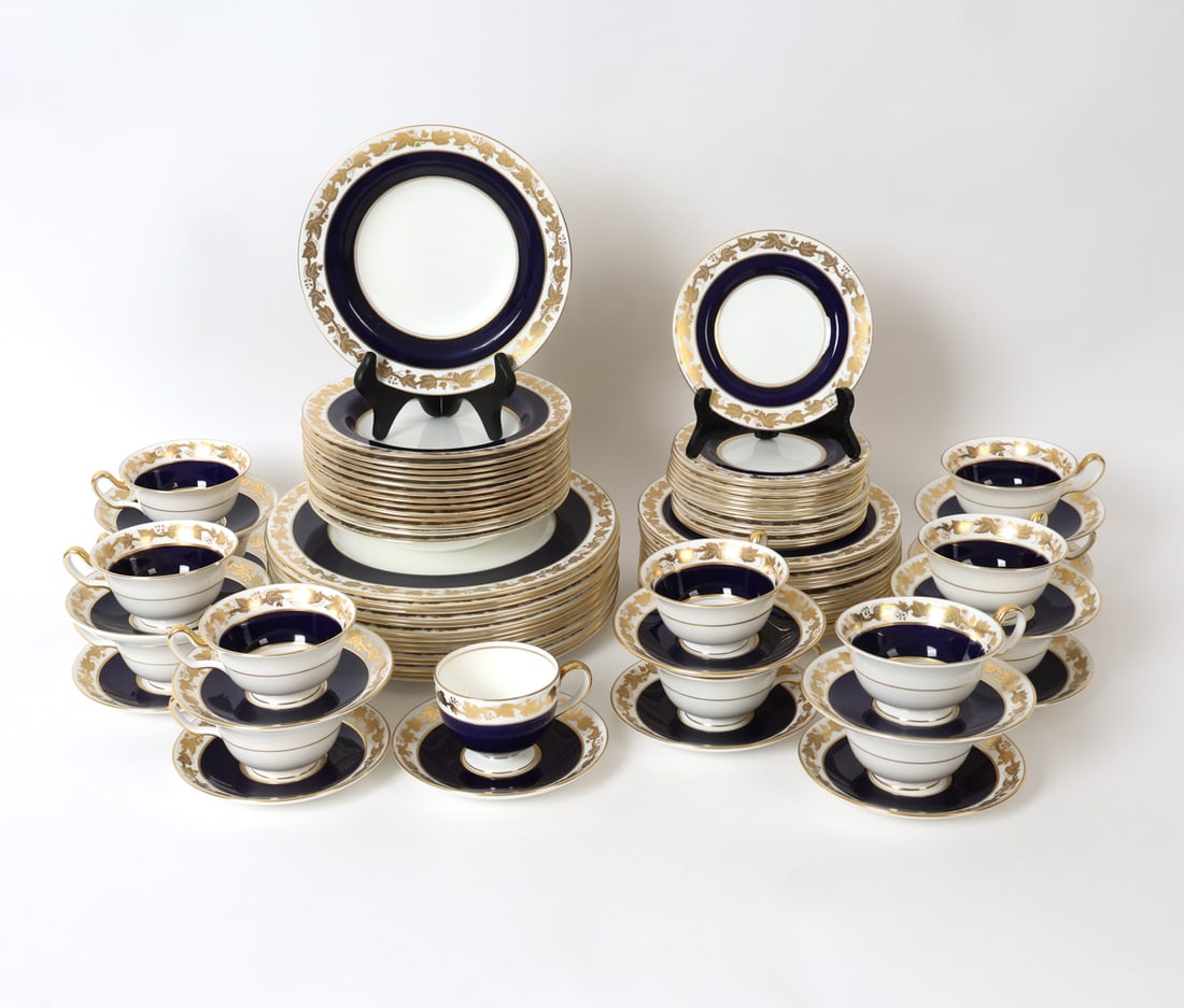 WEDGWOOD ENGLISH PORCELAIN SERVICE (1 of 9)