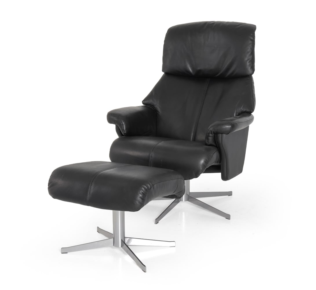 CARL LINDGREN FOR BD MOBEL LEATHER CHAIR & OTTOMAN: Model Calibra manufactured by BD Mobel. Black leather lounge chair with a matching ottoman. Tagged to side. Sweden, 20th century. Dimensions: H 45" x W 31" x D 32" x SH 18" Condition: Wear consistent 