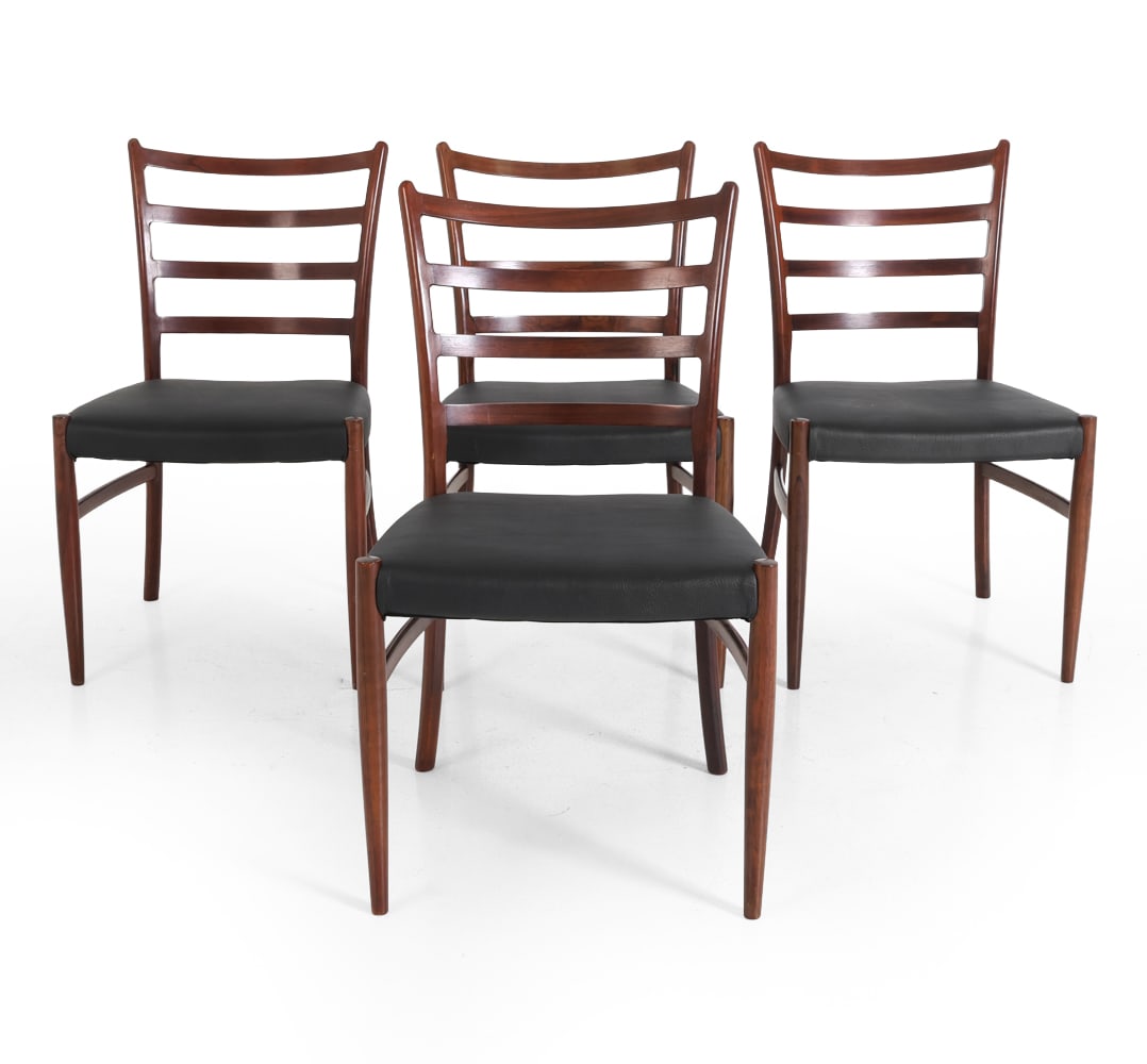 (4) ATTR. JOHANNES ANDERSEN ROSEWOOD DINING CHAIRS: Four dining chairs in rosewood frame and black faux leather upholstered seat. Ladder backrest and curved rear legs. Denmark, circa 1960s. Dimensions: H 33.25" x W 18.25" x D 18" x SH 17.25". Condition