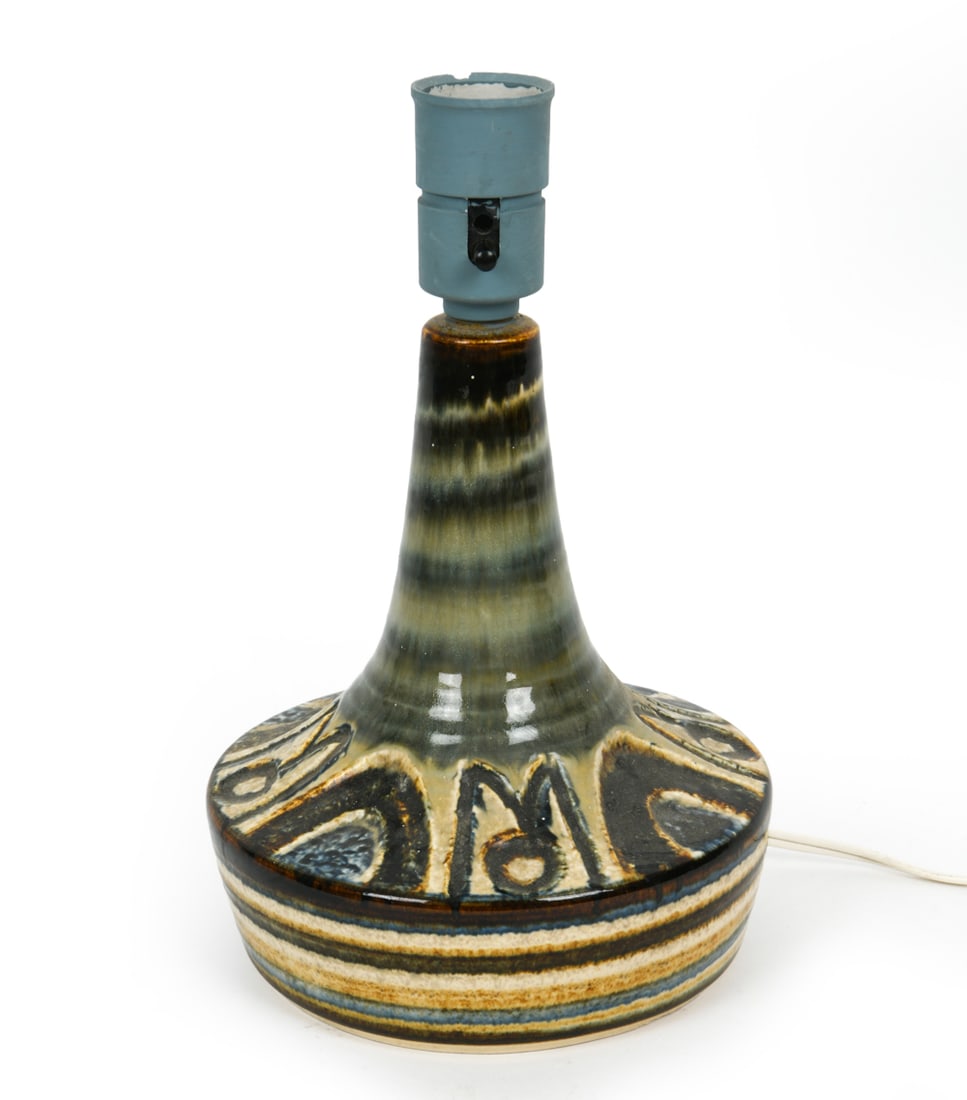 ARNE FINNE NIELSEN DANISH CERAMIC TABLE LAMP: Signed under base. Ceramic table lamp with abstract design. Denmark, circa 1960s. Dimensions: H 10.5" x Dia. 7". Condition: Wiring untested, European plug. Chips to socket. Wear consistent with age an