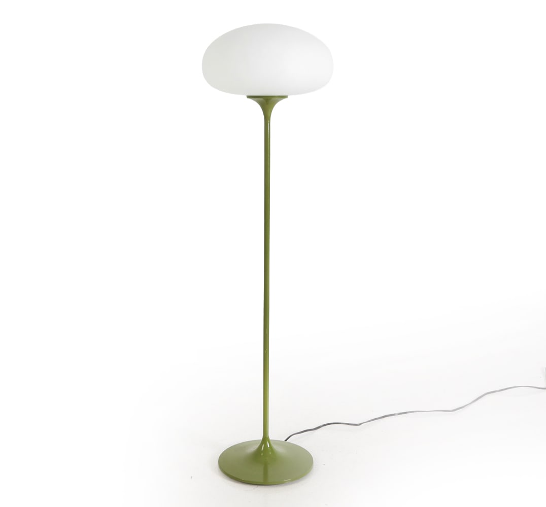 BILL CURRY FOR DESIGNLINE STEMLITE FLOOR LAMP: Stemlite floor lamp designed by Bill Curry manufactured by Designline. Green enamel cast aluminum and frosted glass shade. Marked near the socket. Dimensions: H 44.5" x Dia. 12.25". Condition: Wiring 