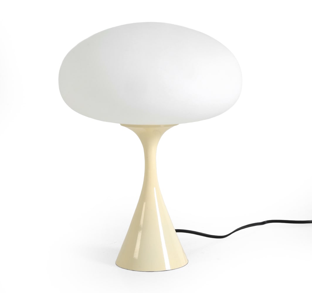 BILL CURRY FOR DESIGNLINE STEMLITE TABLE LAMP: Stemlite flared table lamp designed by Bill Curry manufactured by Designline. Aluminum base with white enamel finish and frosted lamp shade. Marked near the socket. Dimensions: H 17" x Dia. 13.25". Co