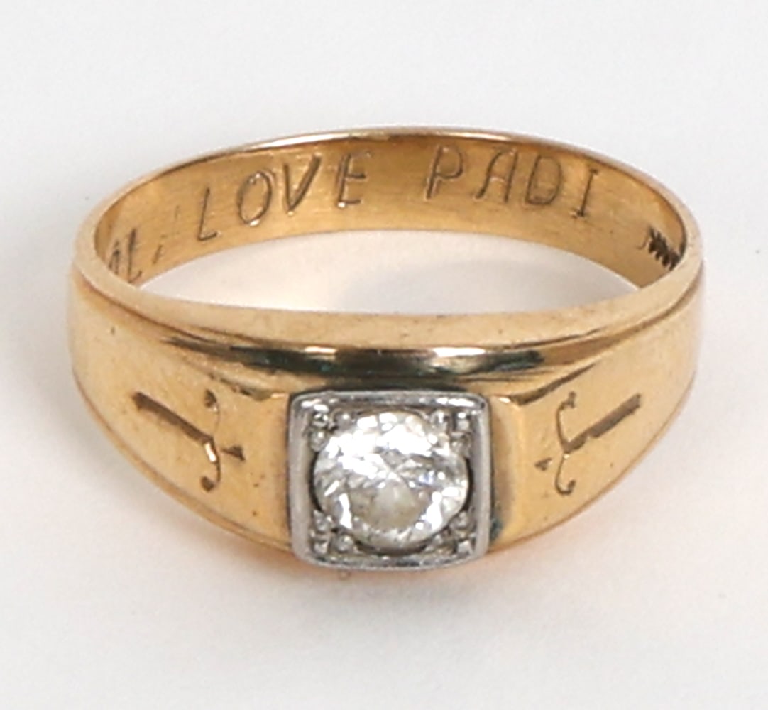14K GOLD & DIAMOND RING: Gold band ring with diamond. Inscribed 'Al, Love Padi' to inside. Marked and tested. Dimensions: Ring Size 9.5. Condition: Light scratches, wear consistent with age and use.