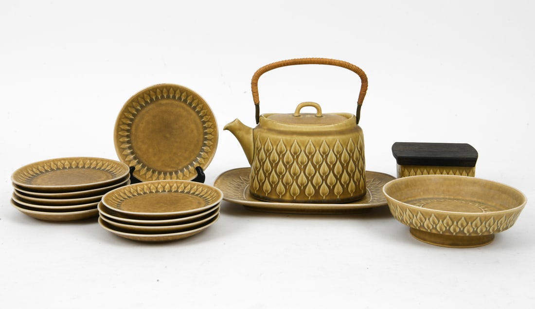JENS QUISTGAARD RELIEF CERAMIC GROUPING - 2