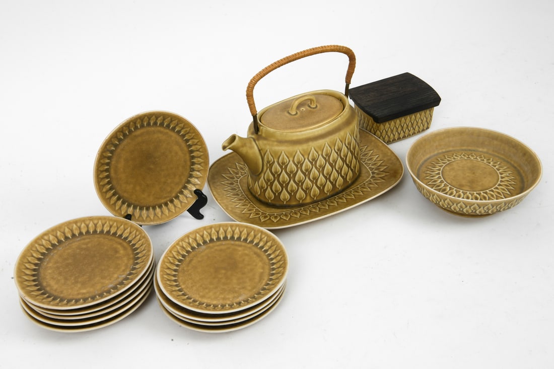 JENS QUISTGAARD RELIEF CERAMIC GROUPING - 3