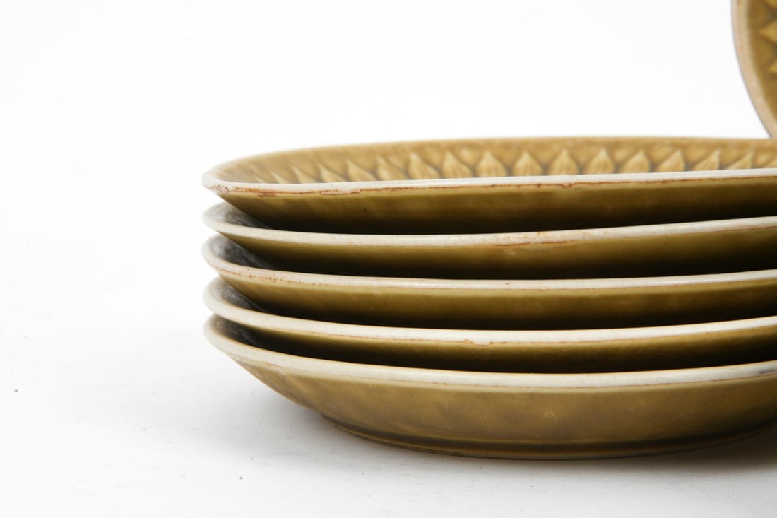 JENS QUISTGAARD RELIEF CERAMIC GROUPING - 9