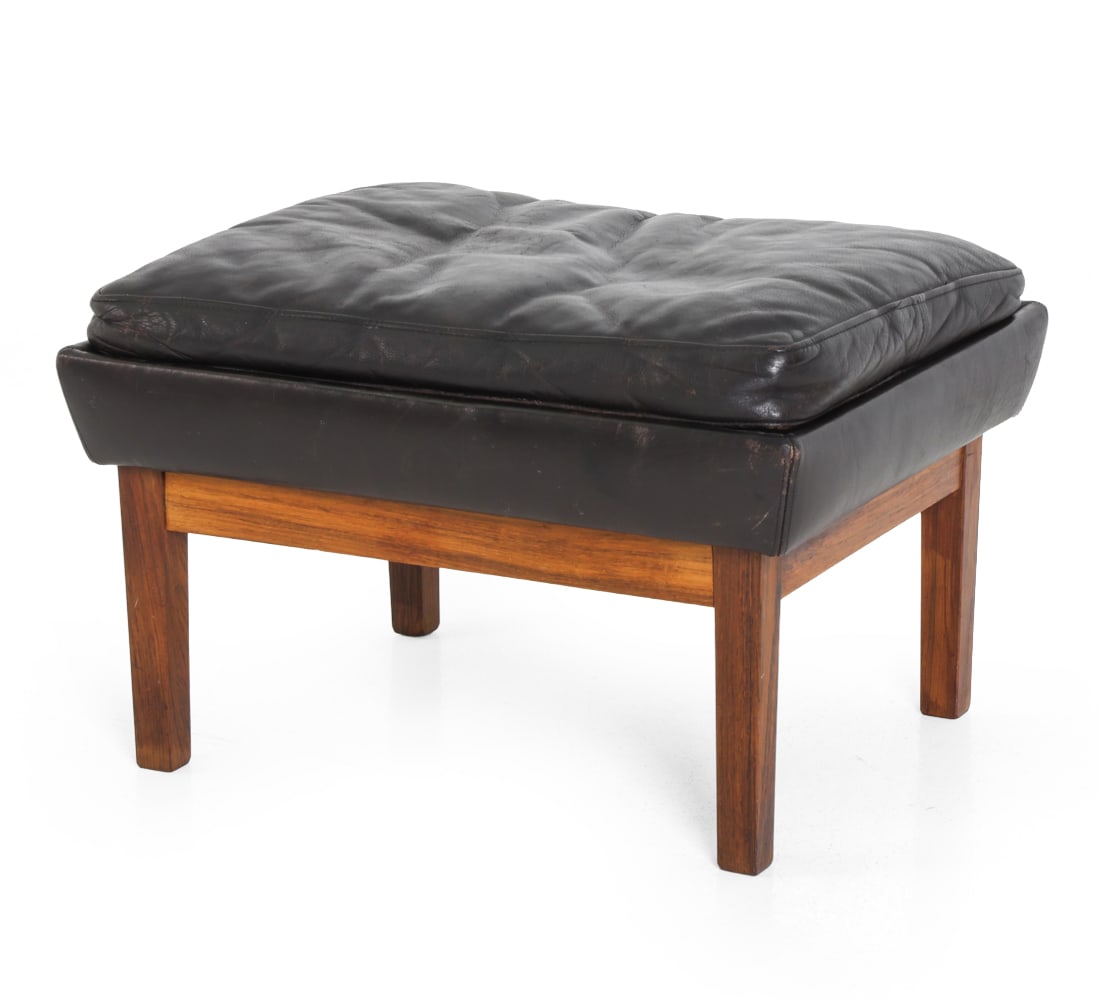 MOGENSEN STYLE ROSEWOOD & LEATHER OTTOMAN C. 1970S: Dimensions: H 15" x W 23" x D 18" Condition: Creasing to upholstery. Scuffs. Wear consistent with age and use. DA_140