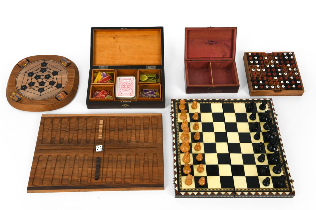 GROUPING OF VINTAGE GAMES INCL. TEAK AND ROSEWOOD (1 of 1)