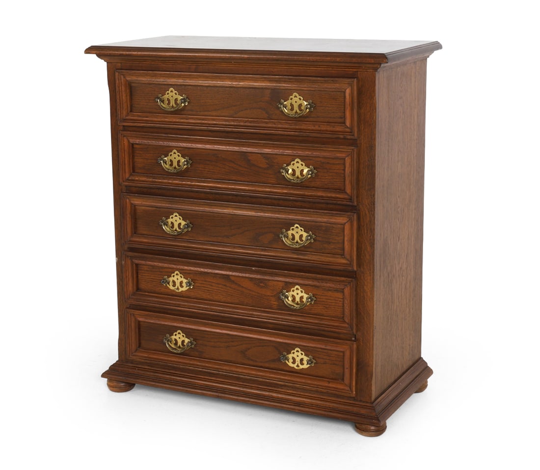 GEORGIAN STYLE ENGLISH OAK CHEST OF DRAWERS (1 of 20)