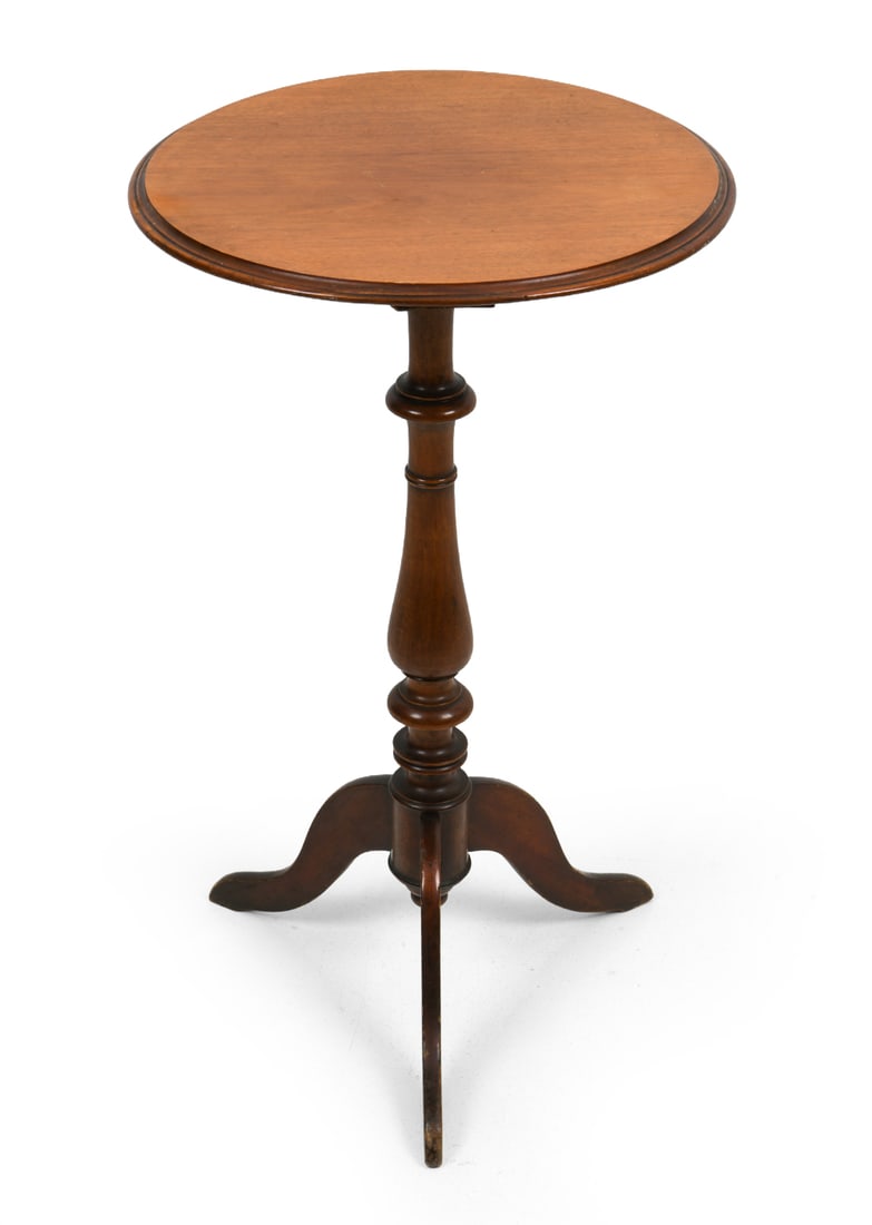 GEORGIAN STYLE ENGLISH MAHOGANY TRIPOD SIDE TABLE: England, 20th century. Dimensions: H 30" x Dia 18" Condition: Wear consistent with age and use, including minor scratches. DA_159