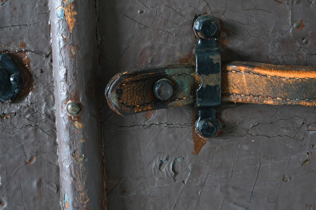 ANTIQUE WARDROBE TRUNK - 14