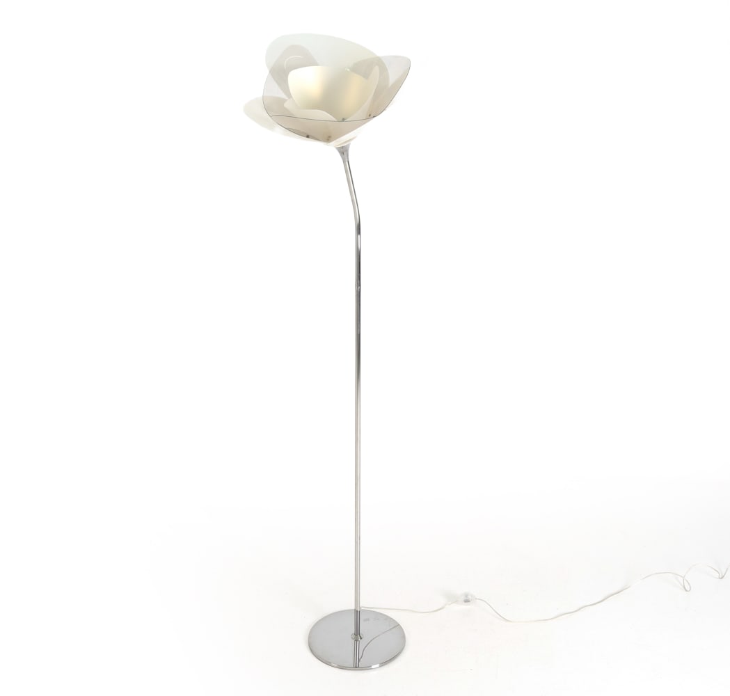 SLAMP ITALIAN GIAFIORE FLOOR LAMP: Designed by Elodie Longo for Slamp. Flower-shaped shade with white and clear plastic petals. Chrome steel base. Marked under base. Italy, contemporary. Dimensions: H 75" x Dia. 17.5". Condition:
