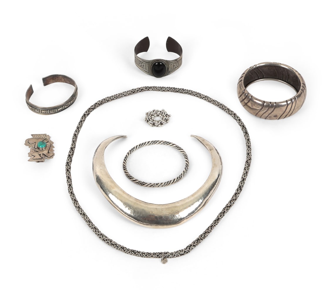 STERLING SILVER JEWELRY INCL. NAVAJO: Total Weight: 9.265 ozt. Dimensions: Necklace L 13.75". Condition: Wear consistent with age and use.
