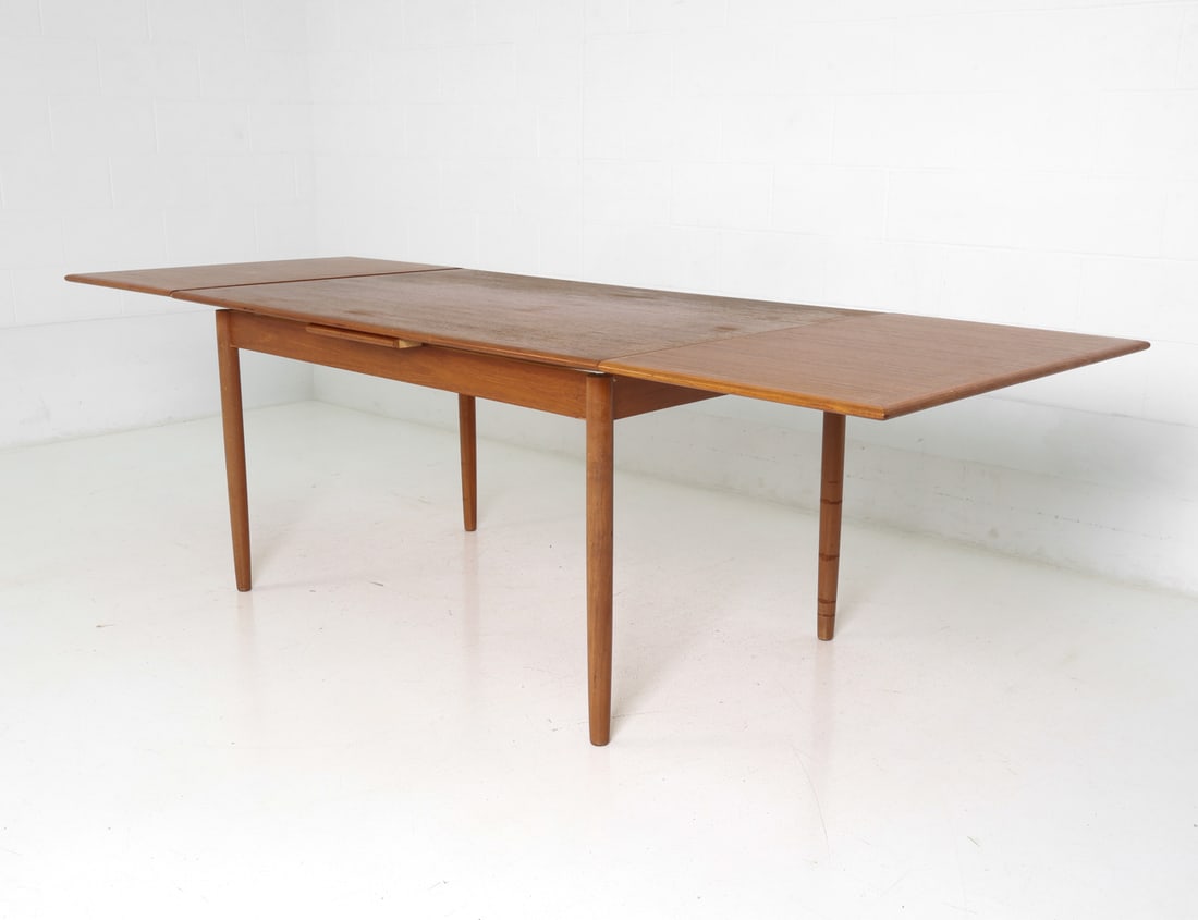 ARNE VODDER STYLE DANISH TEAK DINING TABLE - 3
