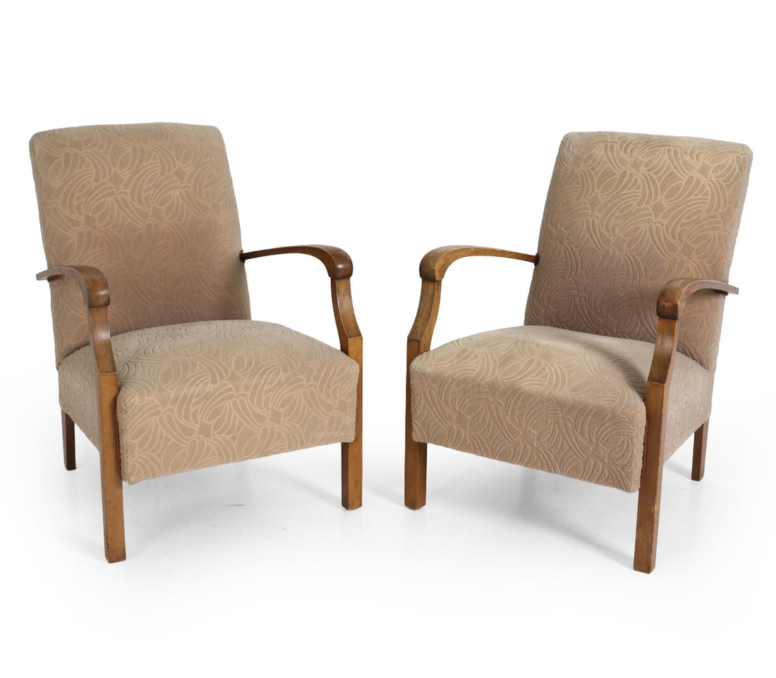 PAIR OF FRITZ HANSEN STYLE LOUNGE CHAIRS C. 1950S: Dimensions: H 33" x W 24.5" x D 29" x SH 15.5". Condition: Scuffs, scratches, and rubs to arms. Wear consistent with age and use. E060