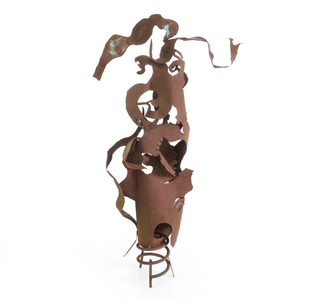 BRUCE CUSHMAN (AMERICAN) BRUTALIST IRON SCULPTURE: Apparently unmarked. Dimensions: H 52" x W 14" x D 27" Condition: Oxidizing. One detail is loose.