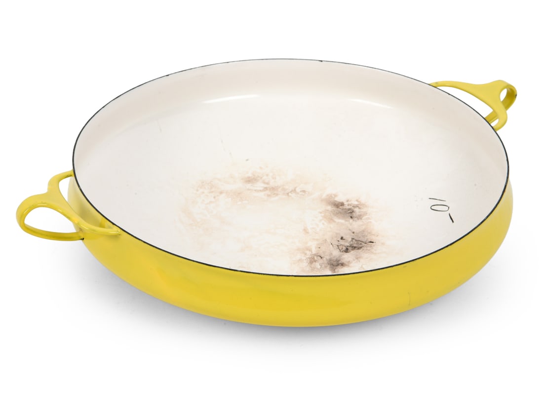 JENS QUISTGAARD FOR DANSK KOBENSTYLE ENAMEL PAN: Marked underneath. Dimensions: Dia 13.5 Condition: Scratches and enamel loss. Wear consistent with age and use, including scuffs and discoloration.