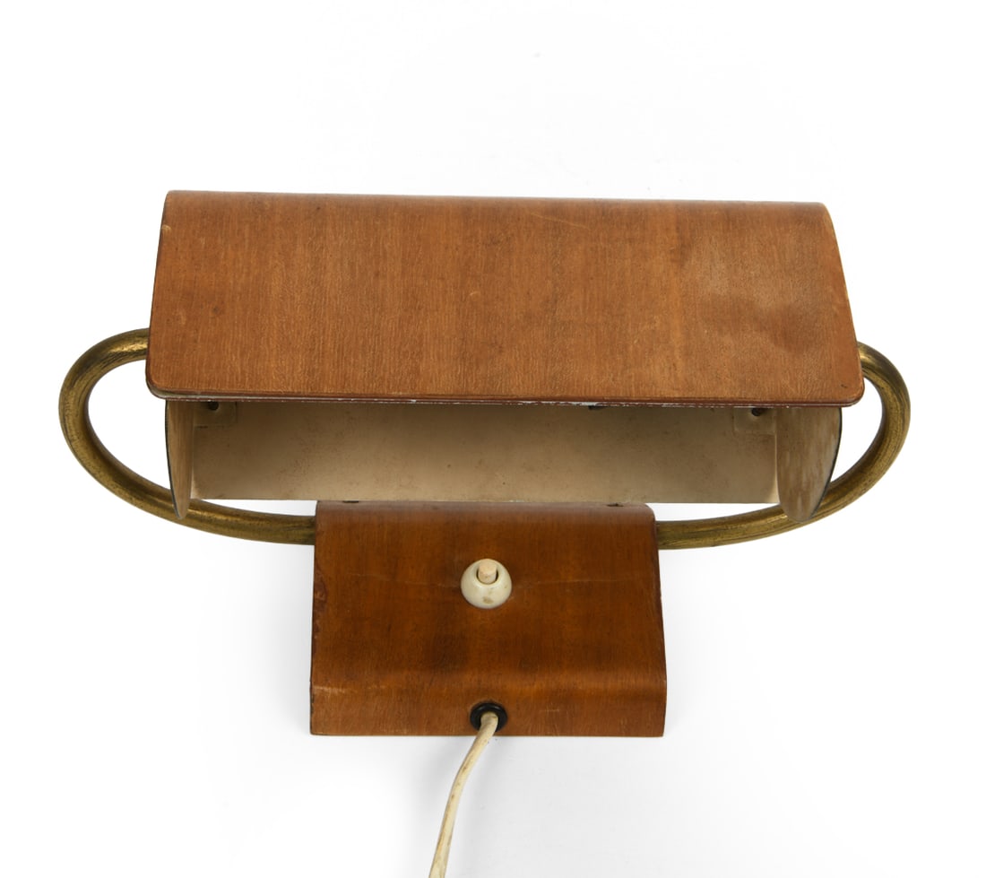 HANS-AGNE STYLE SWEDISH TEAK WALL SCONCE C. 1960S: Teak veneer wall sconce featuring brass arms and a curved adjustable head. Apparently unmarked. Dimensions: H 5.5" x W 10.5" x D 6" Condition: Patina to brass, rubs and scuffs to veneer. Wear consiste
