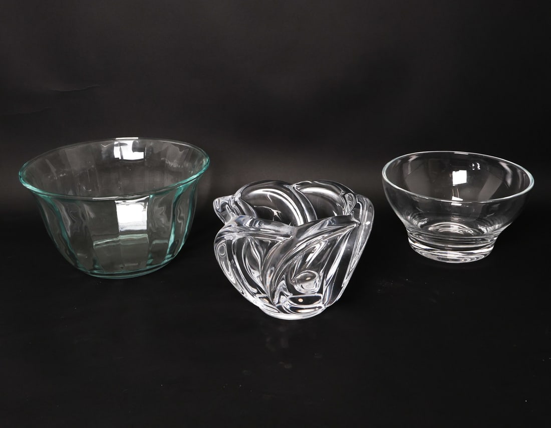 DECORATIVE CRYSTAL GLASS BOWL GROUPING (1 of 11)