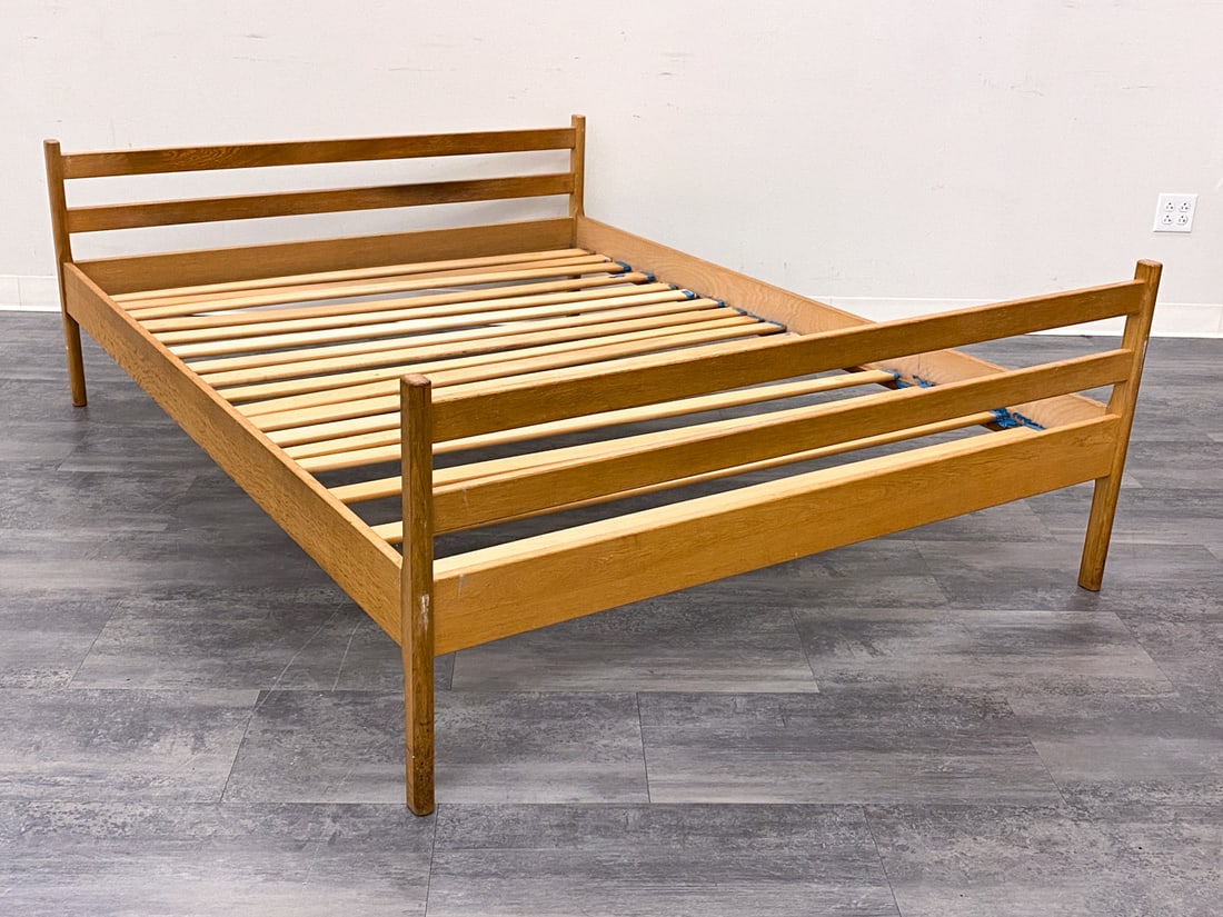 STYLE OF WEGNER OAK QUEEN SIZE BED FRAME 1960S (1 of 14)